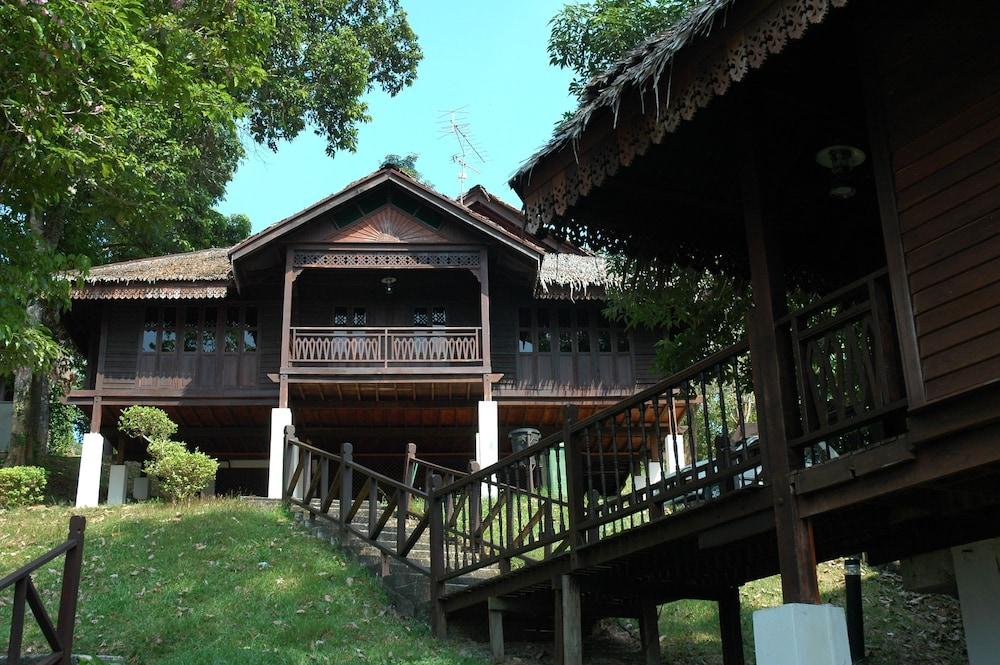 Kampung Tok Senik Resort - Exterior detail
