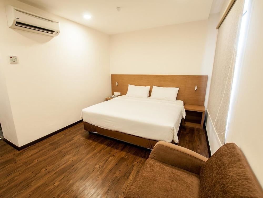 Nagoya Inn Hotel - Room
