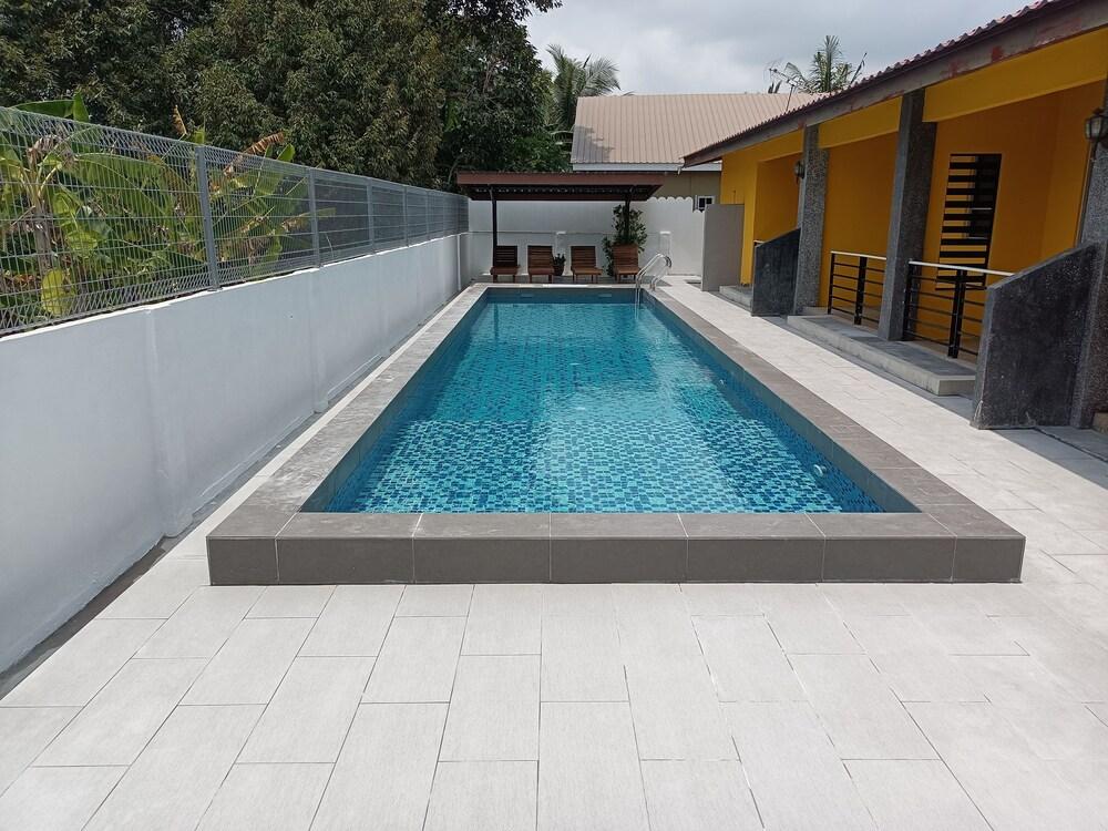 Ziella De Villa - Outdoor Pool