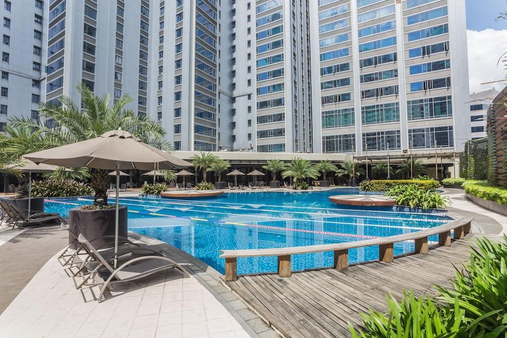 The Alpha Suites - Outdoor Pool