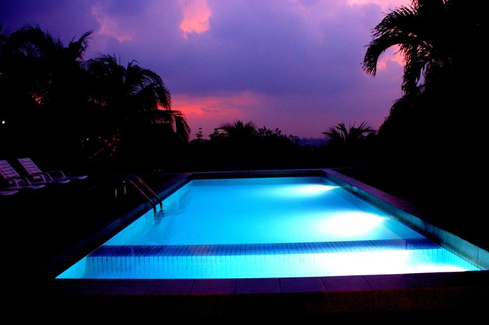 Pemandangan Indah Guest House - Look Out Point - Pool
