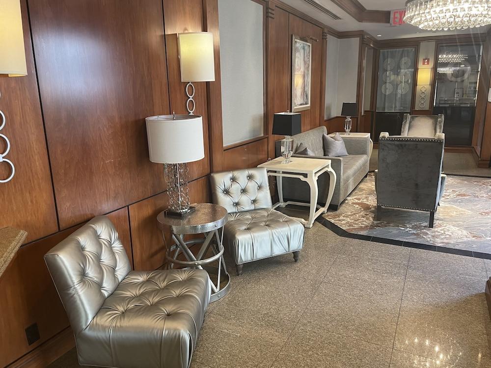 Washington Jefferson Hotel - Lobby Sitting Area