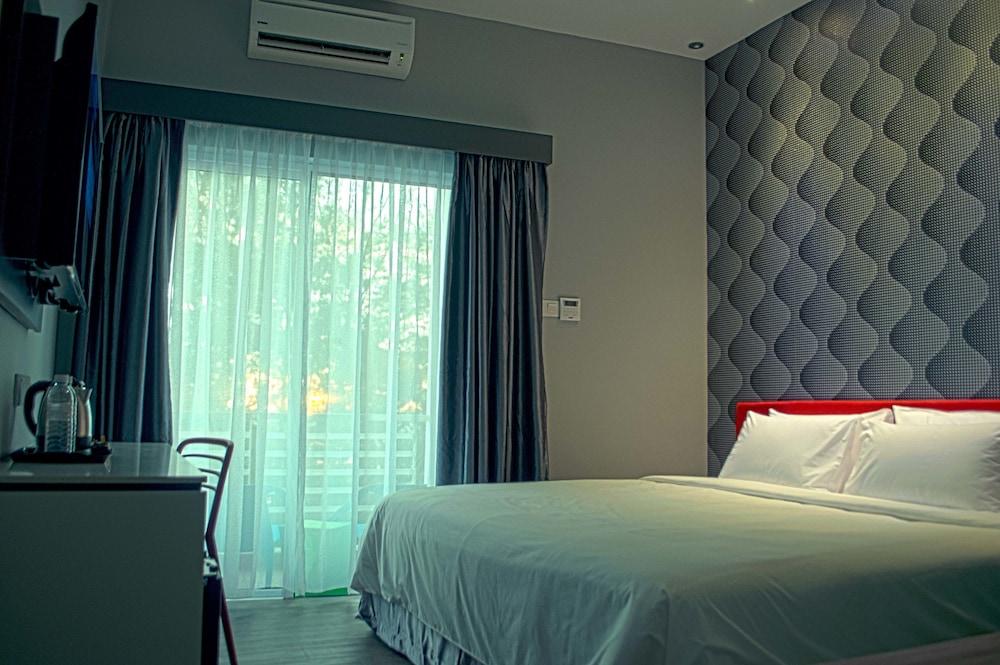 Cenang Plaza Beach Hotel - Room