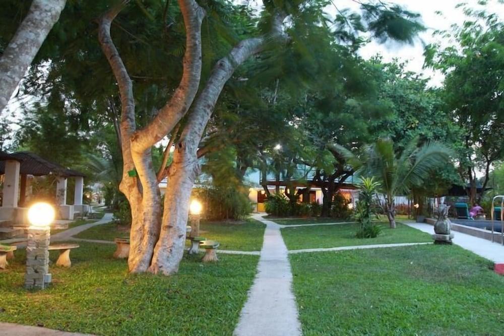 Green Village Langkawi Resort - Property Grounds