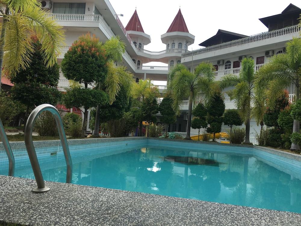 Landcons Hotel - Outdoor Pool