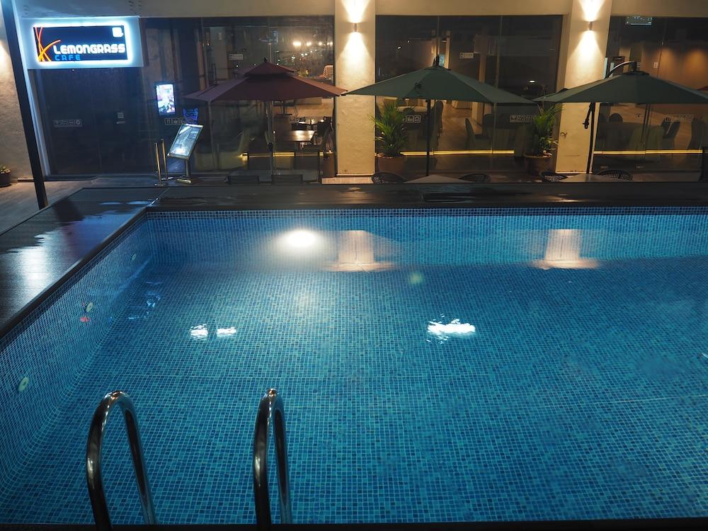 Langkasuka Express - Indoor Pool