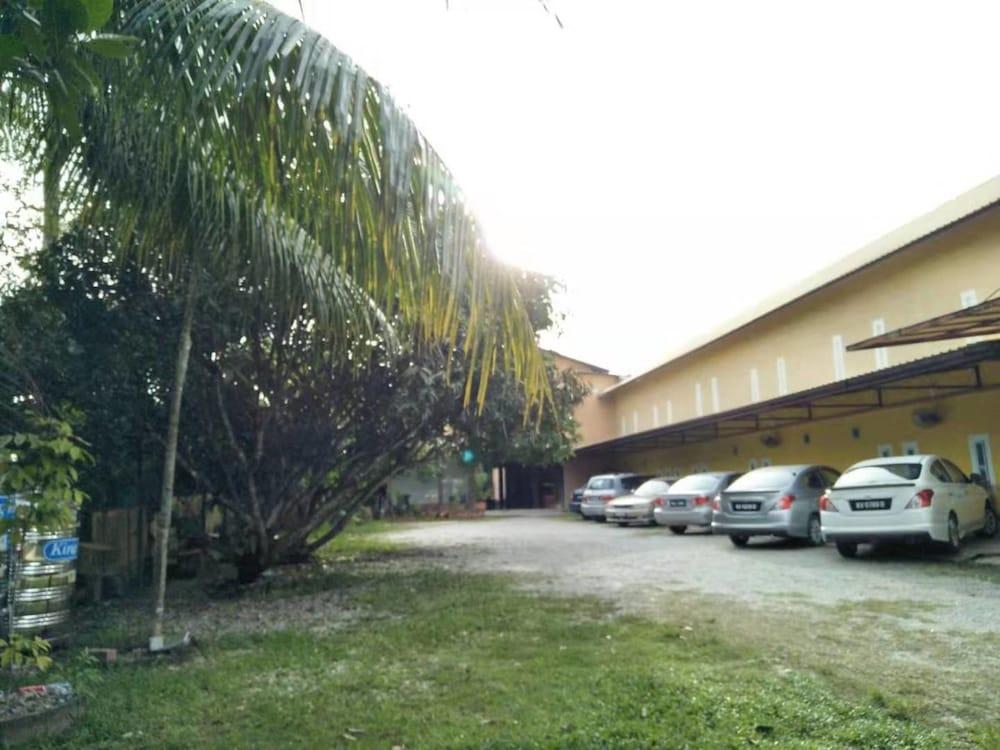 Motel Kampung Kuah - Featured Image