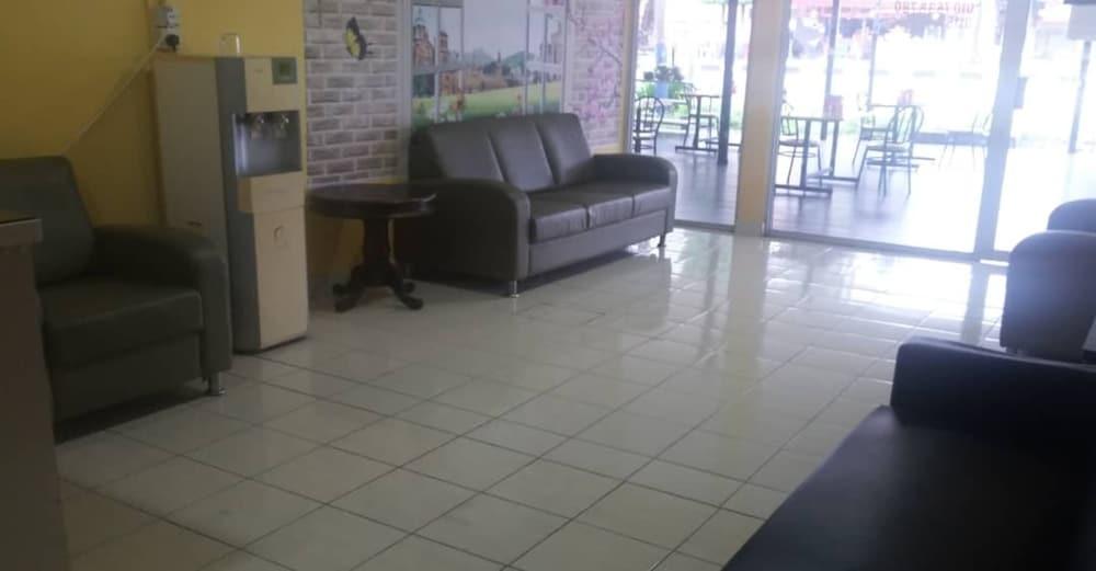 Mawanza Motel - Lobby Sitting Area