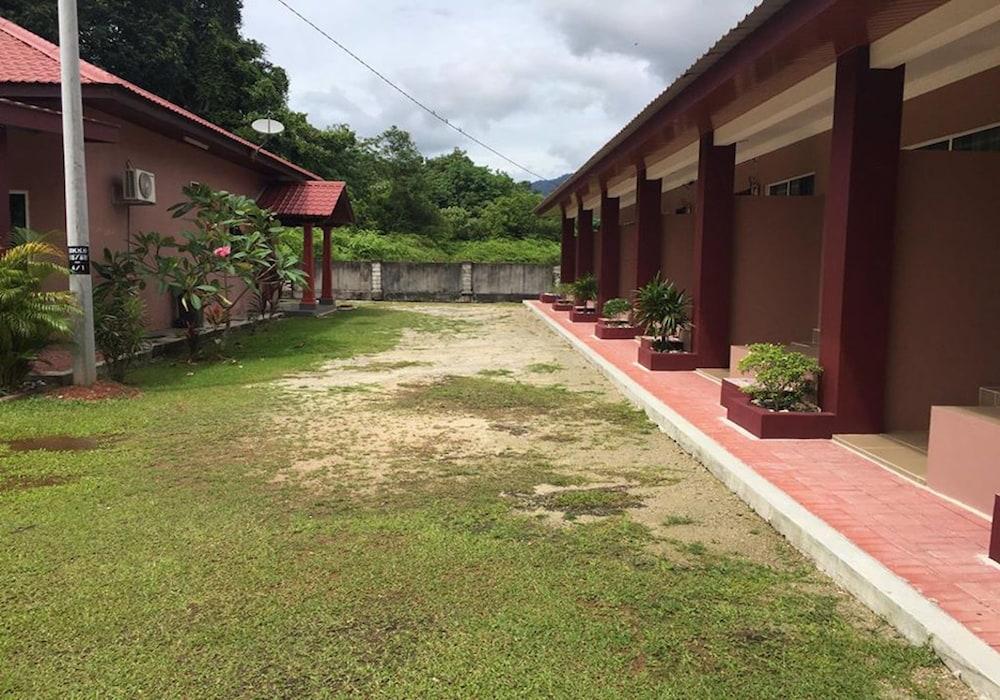 Dee Village Langkawi Chalet - Exterior