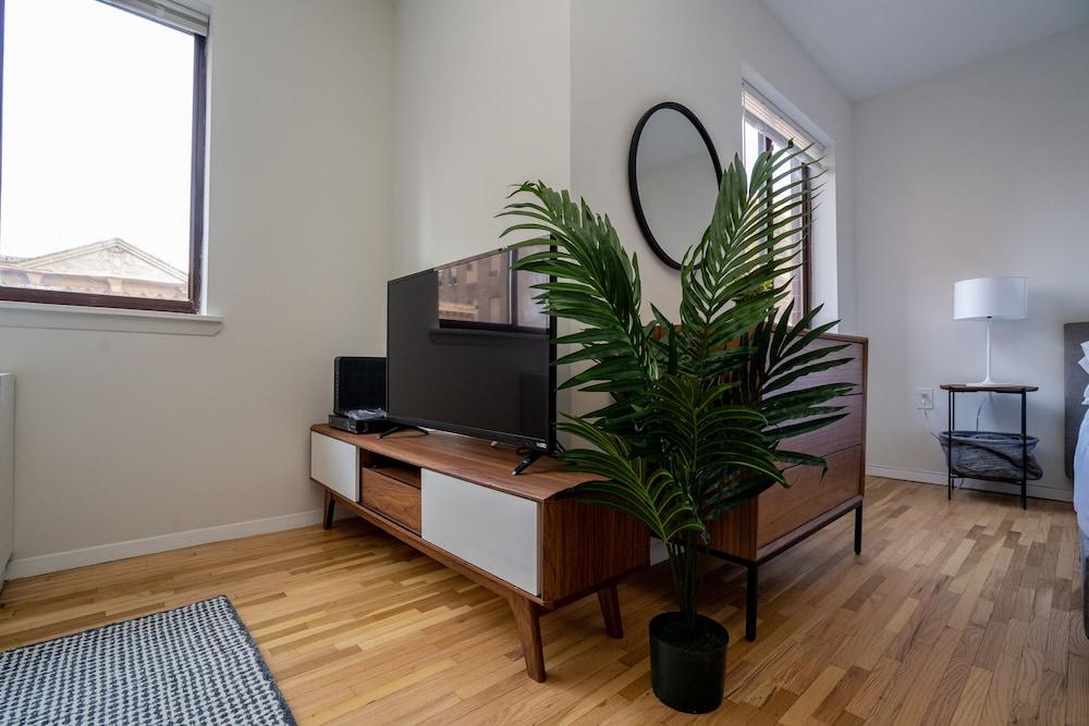 Midtown South Apartment Rentals - Television