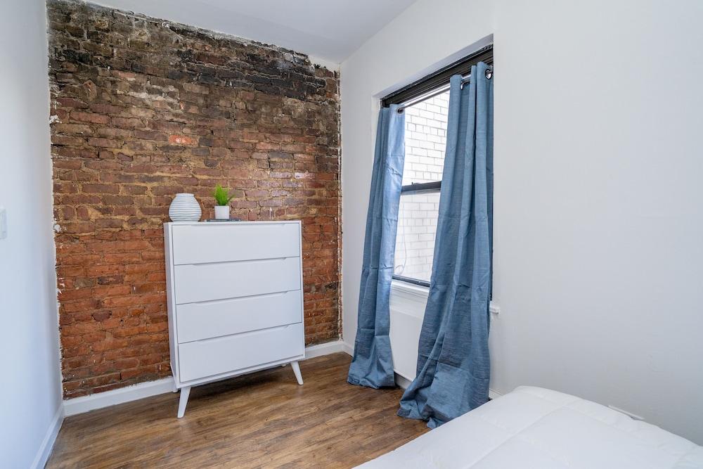 Midtown South Apartment Rentals - Room