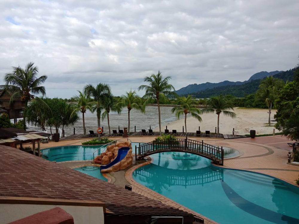 Langkawi Lagoon Beach Resort - Outdoor Pool