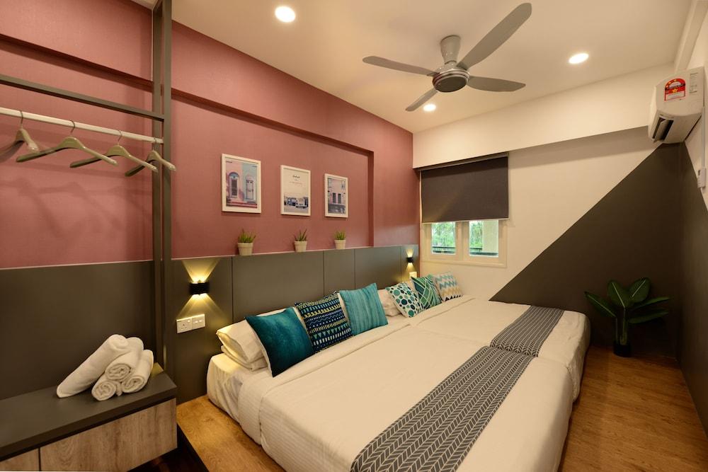 Designer Suite Apartment - Room