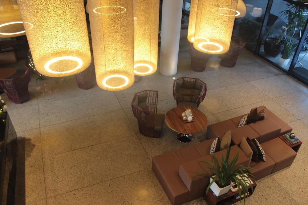 Privato Quezon City - Lobby Sitting Area
