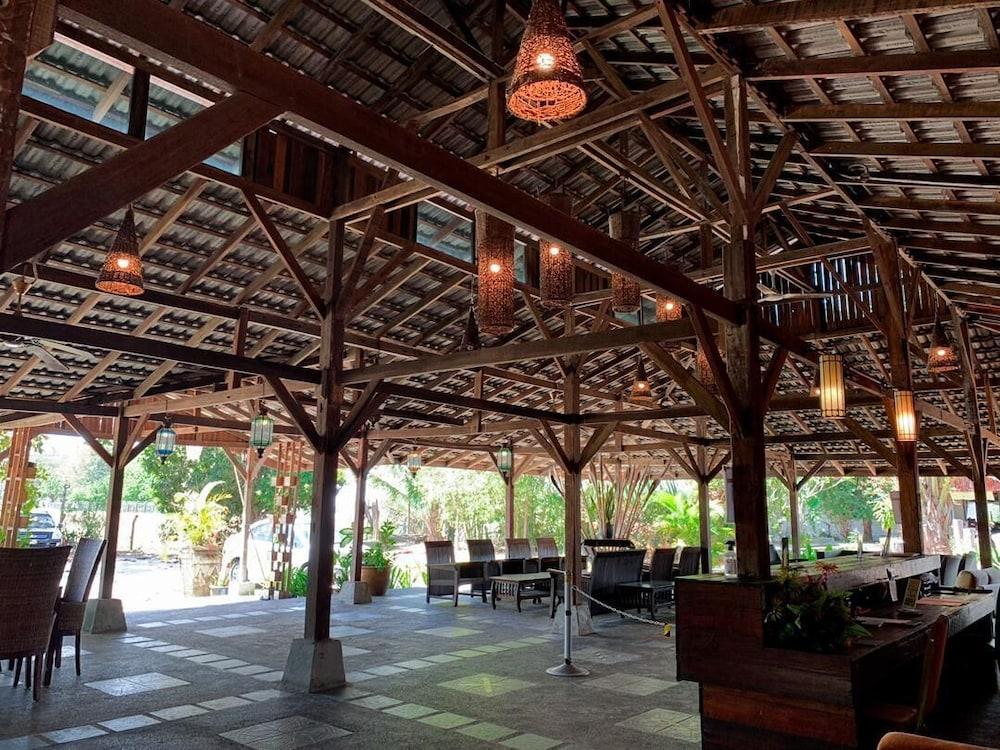 Coconut Beach Villa Langkawi - Lobby Sitting Area