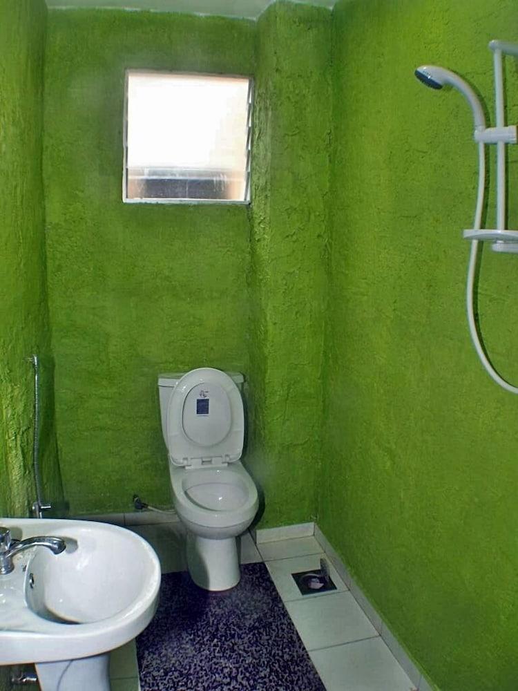 Cenang Rest House - Bathroom