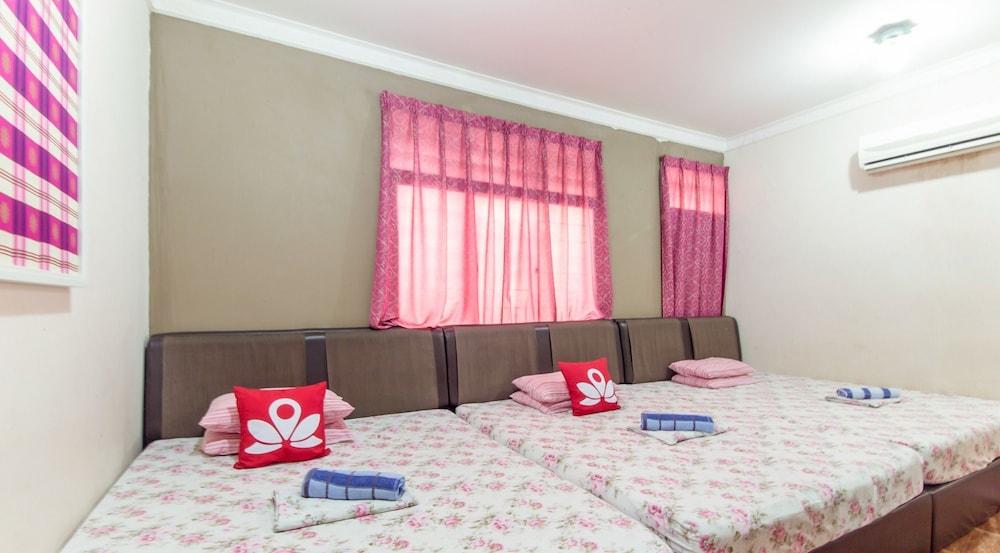 ZEN Rooms Nabil Nabila Motel - Featured Image