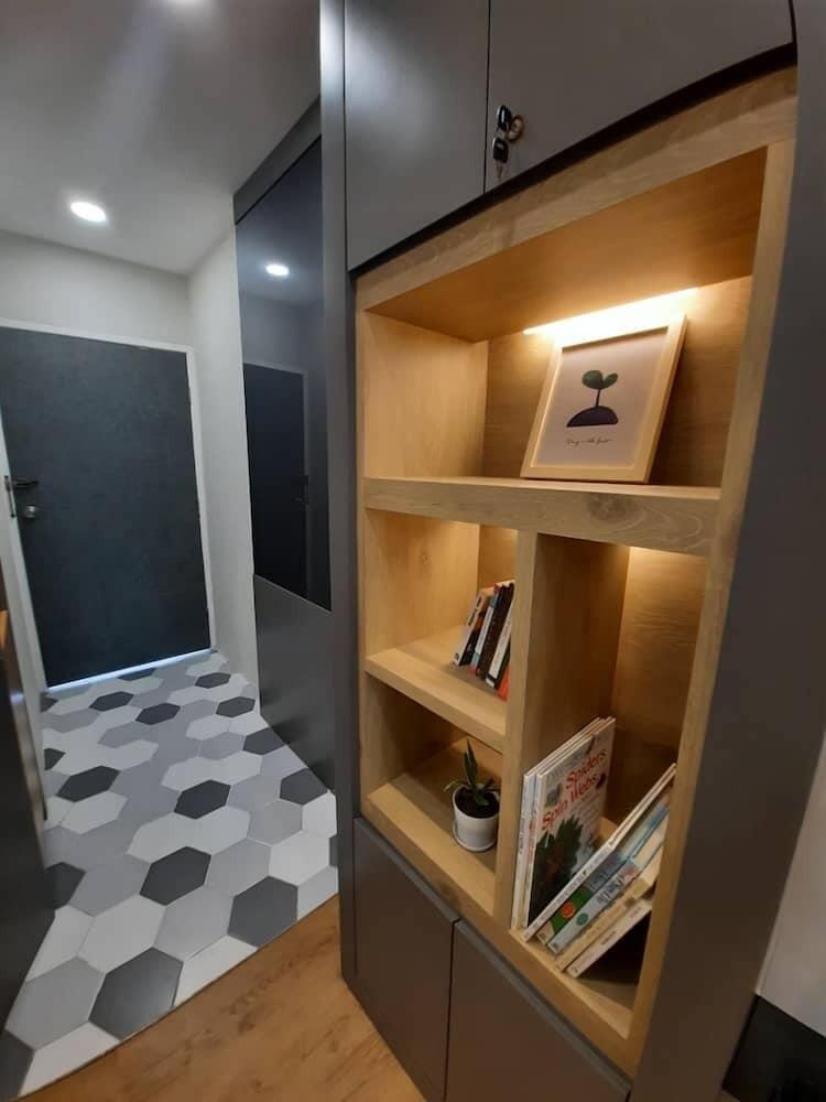 Designer Suite Apartment - Interior Entrance