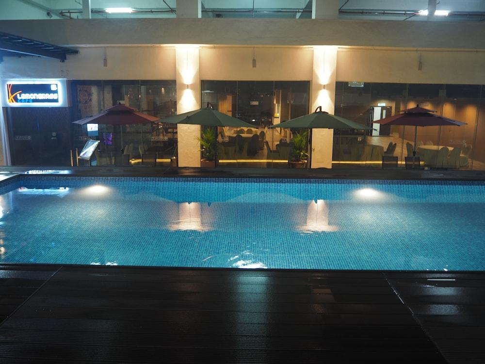 Langkasuka Express - Indoor Pool