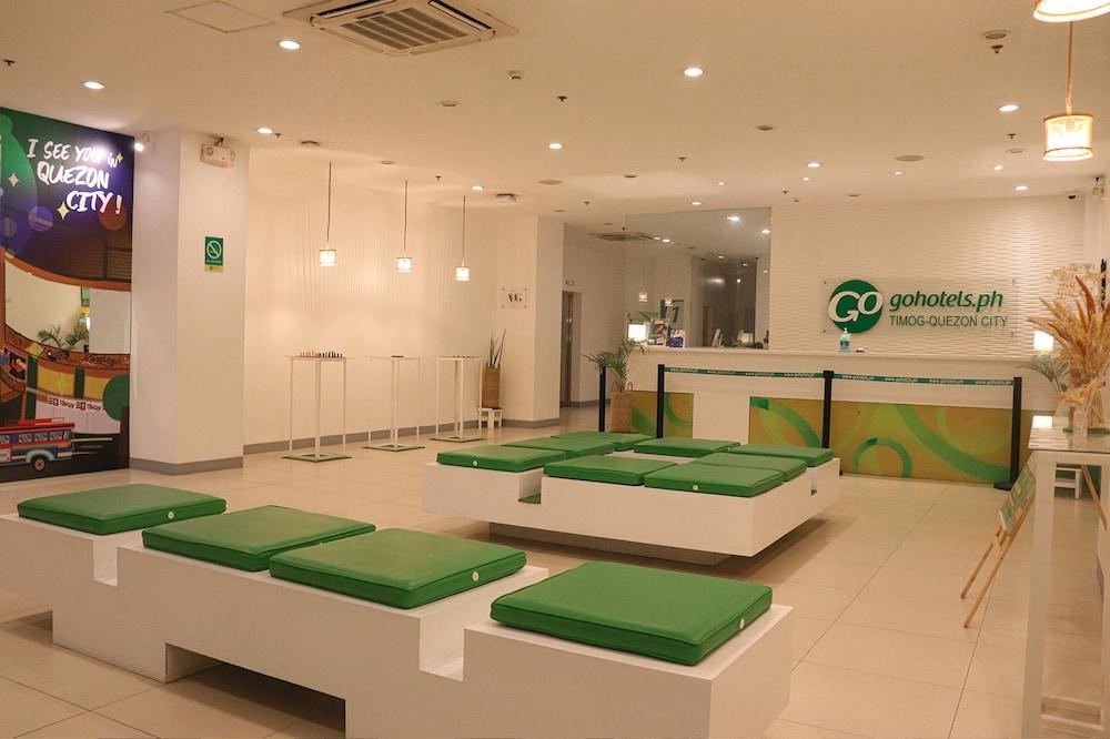 Go Hotels Timog - Lobby Sitting Area