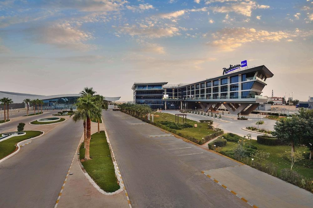فندق راديسون بلو، مركز الرياض للمؤتمرات والمعارض - Exterior detail