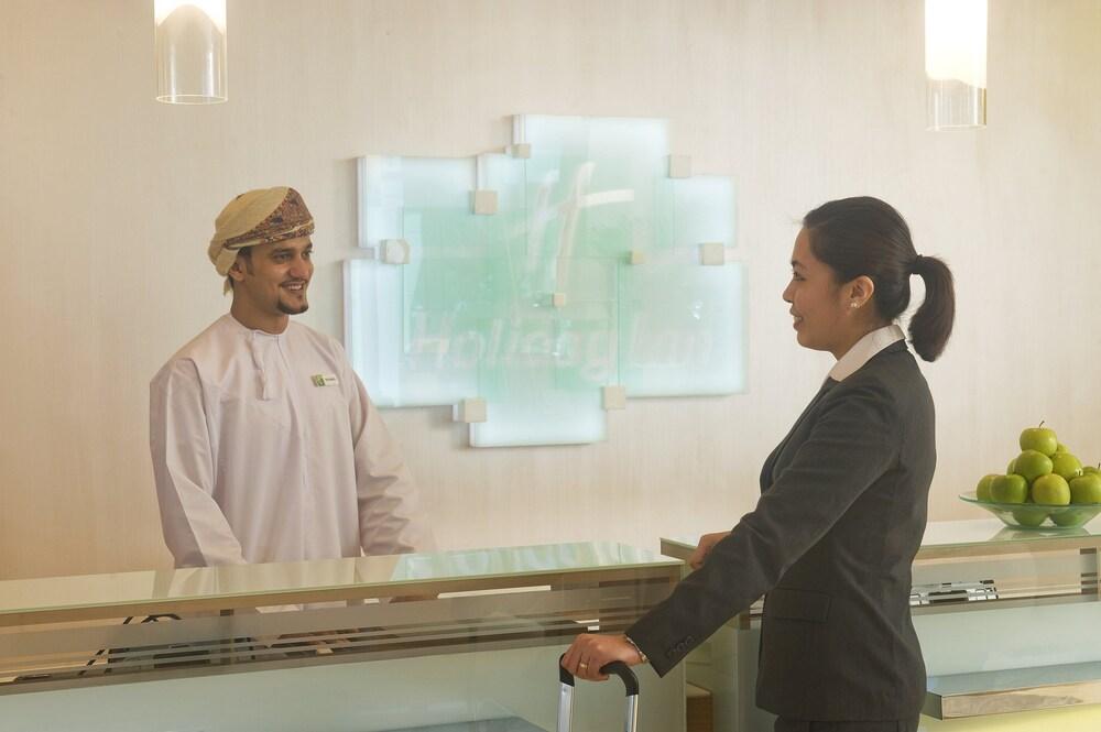 Holiday Inn Muscat Al Seeb, an IHG Hotel - Lobby Lounge