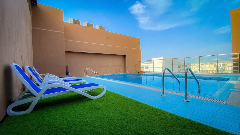 Muscat Plaza Hotel - Outdoor Pool