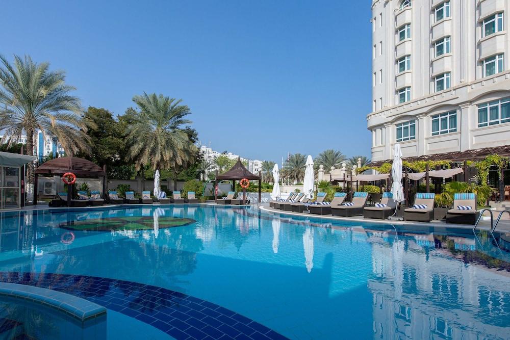 Radisson Blu Hotel, Muscat - Outdoor Pool