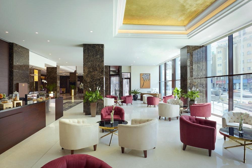 Royal Tulip Muscat - Lobby Lounge