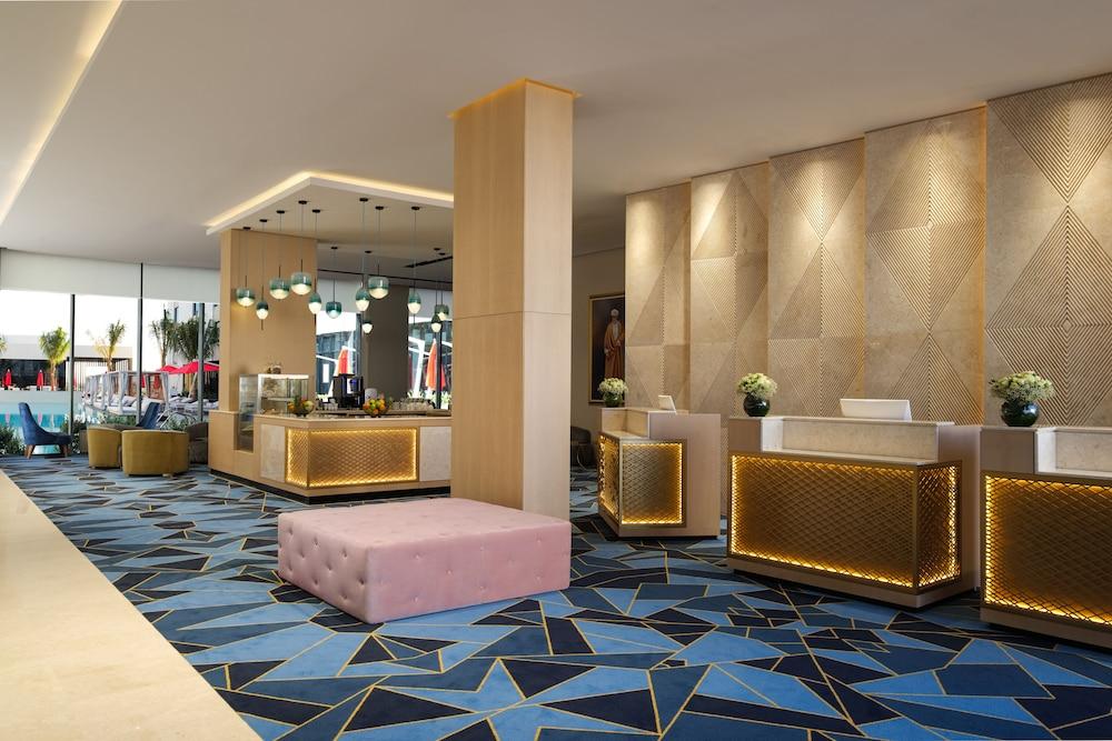 Maani Muscat Hotel & Suites - Lobby
