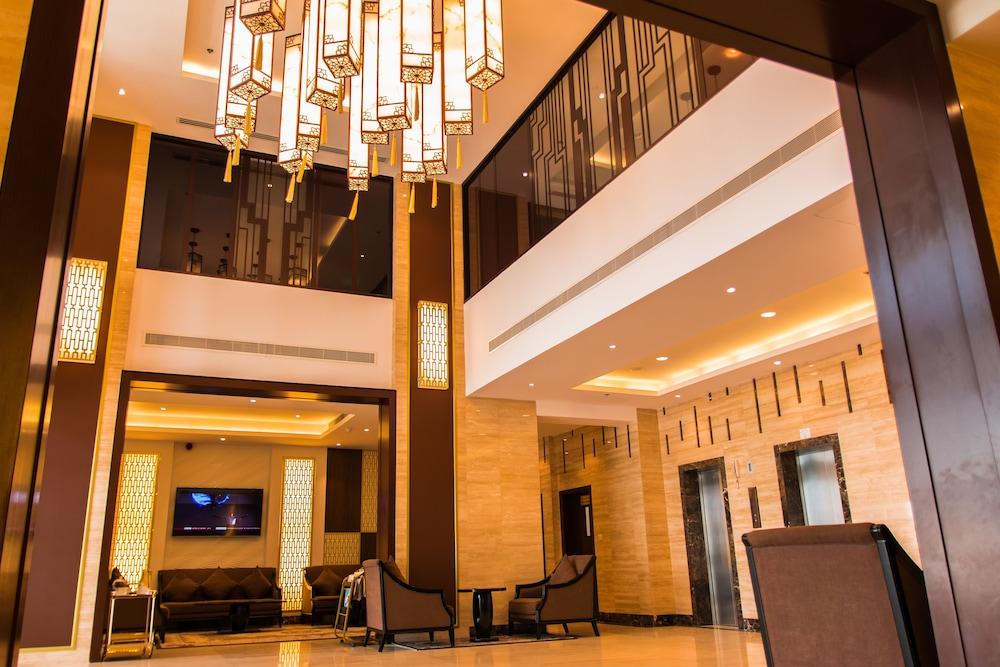 City Park Hotel Apartments - Lobby Sitting Area