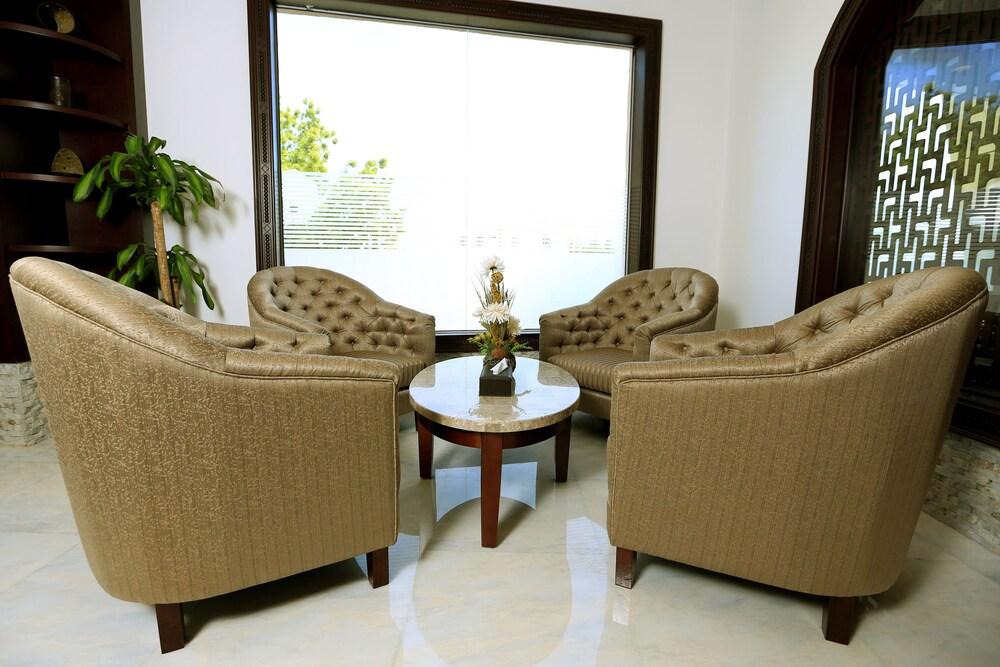 Asfar Hotel Apartments - Lobby Sitting Area
